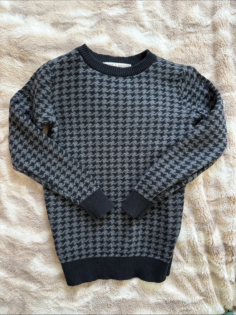 Hope & Henry Boys Black and Gray Houndstooth Crewneck Sweater